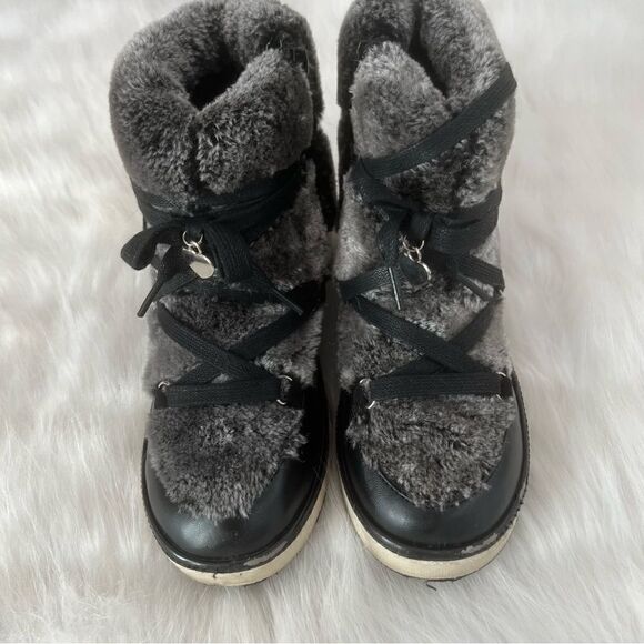 Stuart Weitzman Ariana Snowboot  - Picture 1 of 14